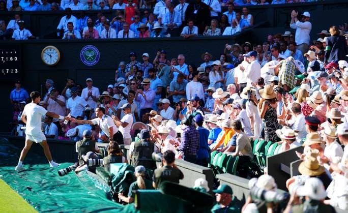 Carlos Alcaraz rushes a bottle of water over to a spectator who suffered a medical emergency on Centre Court Wimbledon Tennis Championships, Day 1, The All England Lawn Tennis and Croquet Club, London, UK - 30 Jun 2025London The All England Lawn Tennis and United Kingdom  Copyright: xJavierxGarcia Shutterstockx 15378843ly