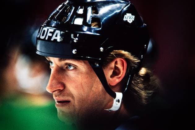 881210 Ishockey, NHL, Eishockey Herren, USA New York Islanders - Los Angeles Kings: Wayne Gretzky, Los Angeles Kings. *** 881210 Ice Hockey, NHL, New York Islanders Los Angeles Kings Wayne Gretzky, Los Angeles Kings  Copyright: BILDBYRAN BB881210BB019