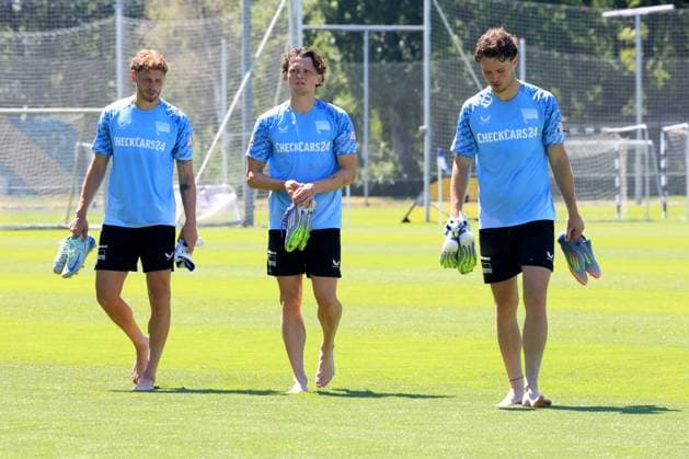 DEU, DFL, 2 FBL Hertha BSC, Training, 01 07 2025, Sportforum, Berlin, DEU, DFL, 2 FBL Hertha BSC, Training, in the picture Marton Dardai Hertha BSC Berlin 31 , Fabian Reese Hertha BSC Berlin 11 , Linus Gechter Hertha BSC Berlin 44 DFL regulations prohibit any use of Photographs as image sequences and or quasi video nordphotoxGmbHx xEngler nph00076