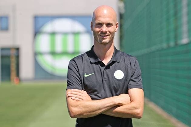 Wolfsburg, 01 07 2025, Presentation of new coach VfL Wolfsburg, picture shows Paul Simonis at the VfL Center