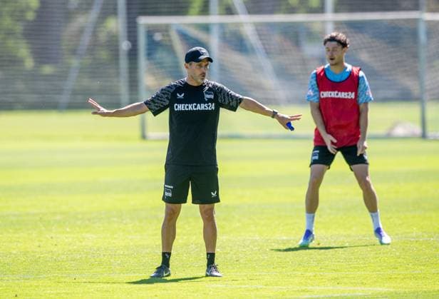 Soccer, Men, Season 2025 26, 2 Bundesliga, Hertha BSC, Training, f l Coach Stefan Leitl Hertha BSC , Linus Gechter Hertha BSC , 01 07 2025, Copyright: xSebastianxRäppold MatthiasxKochx