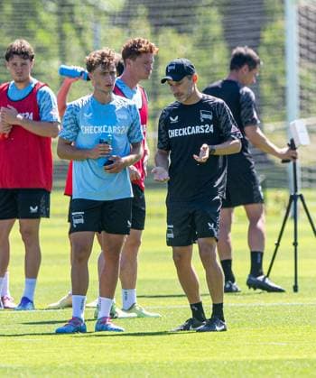 Soccer, Men, Season 2025 26, 2 Bundesliga, Hertha BSC, Training, f l Maurice Krattenmacher Hertha BSC , Coach Stefan Leitl Hertha BSC , 01 07 2025, Copyright: xSebastianxRäppold MatthiasxKochx