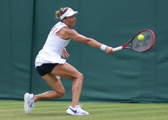 Wimbledon Championships 2025 AELTC, Day Two, London, UK - 01 07 2025 Tatjana Maria (GER) in action during her first round match against Katie Volynets (USA) in the 2025 Wimbledon Championships London Wimbledon London GBR, UK NEWSPAPERS OUT Copyright: xMarkxGreenwoodx