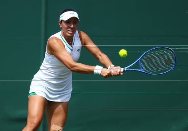Wimbledon Championships 2025 AELTC, Day Two, London, UK - 01 07 2025 Jessica Pegula (USA) in action during her first round match against Elisabetta Cocciaretto (ITA) in the 2025 Wimbledon Championships London Wimbledon London GBR, UK NEWSPAPERS OUT Copyright: xMarkxGreenwoodx