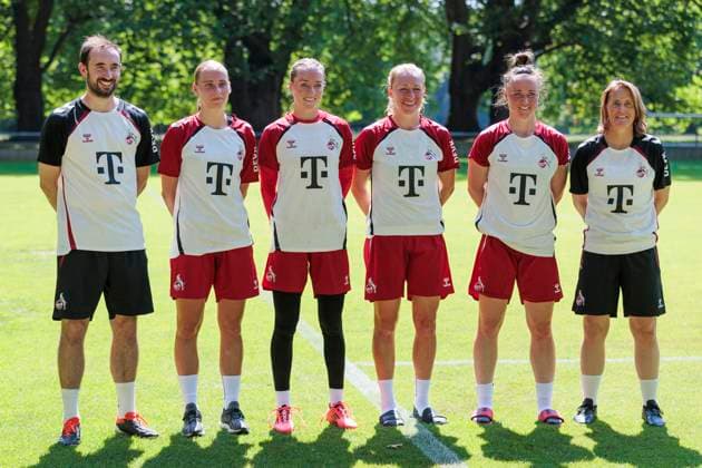 Training kick-off, 1 FC Köln women 01 07 2025 from left Co-coach Sven Gruel, Merle Hokamp 1 FC Köln, 13 , Lisa Schmitz 1 FC Köln, 1 , 11, Marina Hegering 1 FC Köln, 33 , Britta Carlson 1 FC Köln, head coach at the training kick-off of the 1 FC Köln women on 01 07 2025 at the Geißbockheim in Cologne Copyright: xBEAUTIFULxSPORTS Meuselx