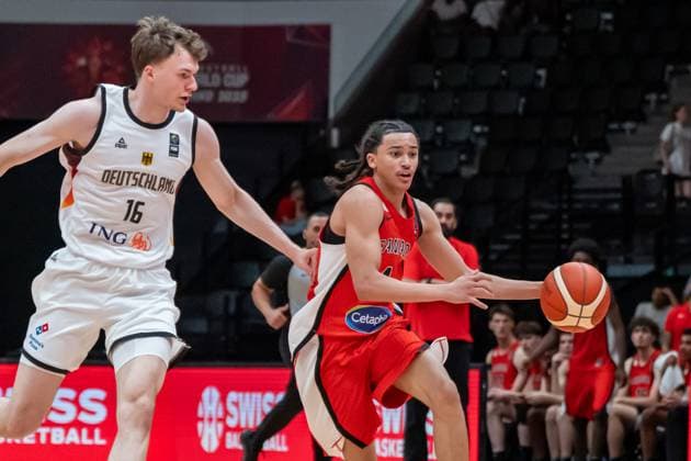 Lausanne, Switzerland, July 1st 2025: Jordan Charles (4 Canada) driving the ball defended by Amon Dörries (16 Germany) during the FIBA U19 Basketball World Cup 2025 group stage game between Germany and Canada at Vaudoise Arena in Lausanne, Switzerland. (Pierre-Adrien Lagrange SPP) Copyright: xPierre-AdrienxLagrangex xSPPx spp-en-PiLaSp-PAL-GER-CAN-FIBAU19-20250701-46