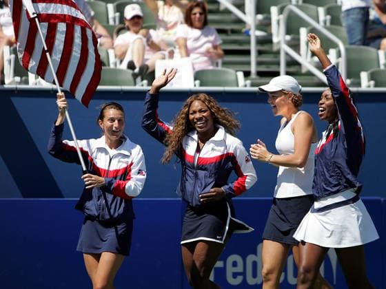 Apr 24, 2005; Delray Beach, FL, USA; U.S. team members Corina Morari, Serena Williams, Lindsay Davenport, and Venus Williams celebrate winning the 2005 Fed Cup World Group Quarterfinals vs Belgium at the Delray Beach Tennis Center Sunday. Mandatory Credit: Photo by Richard Graulich Palm Beach Post ZUMA Press. ( ) Copyright 2005 by Richard Graulich Palm Beach Post Delray Beach FL USA Copyright: xRichardxGraulich PalmxBeachxPostx