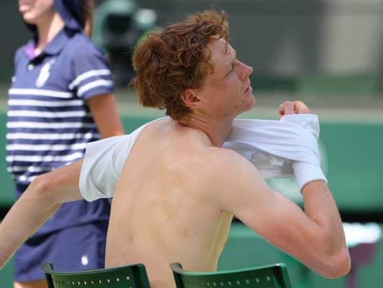 Tennis - 2025 Wimbledon Championships - Men™s Singles - Round One - Jannik Sinner v Luca Nardi All England Lawn Tennis & Croquet Club - Tuesday 1st July 2025 Jannik Sinner of Italy changes his shirt 