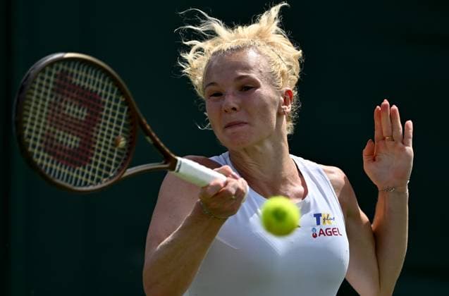 (250701) -- LONDON, July 1, 2025 -- Katerina Siniakova hits a return during the women s singles first round match between Zheng Qinwen of China and Katerina Siniakova of the Czech Republic at the Wimbledon Tennis Championships in London, Britain, July 1, 2025. ) (SP)BRITAIN-LONDON-TENNIS-WIMBLEDON-WOMEN S SINGLES LixYing 