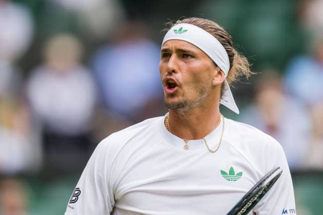 250701 Alexander Zverev of Germany competes in a first round singles tennis match during day 2 of Wimbledon on July 1, 2025 in London Photo Petter Arvidson BILDBYRAN kod PA PA1045 tennis wimbledon day 2 bbeng  Copyright: PETTERxARVIDSON BB250701PA035