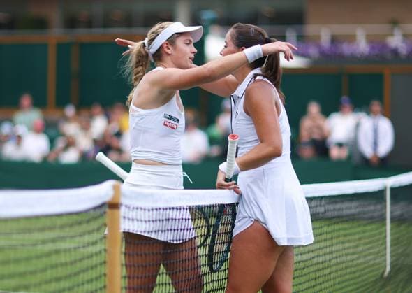 Wimbledon Championships 2025 AELTC, Day Two, London, UK - 01 07 2025 Caty McNally (USA) and Jody Burrage (GBR) embrace at match point after the American won in straight sets in the 2025 Wimbledon Championships London Wimbledon London GBR, UK NEWSPAPERS OUT Copyright: xMarkxGreenwoodx