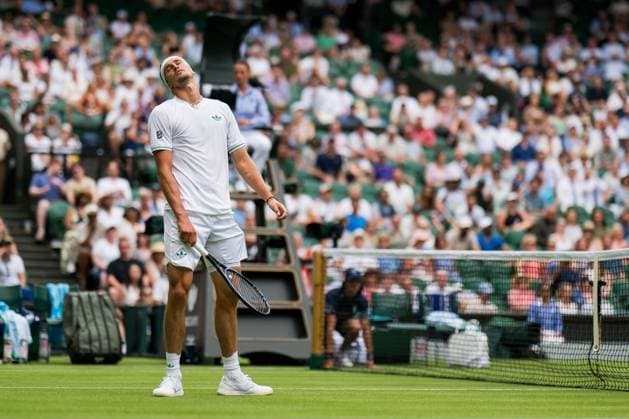250701 Alexander Zverev of Germany looks dejected in a first round singles tennis match during day 2 of Wimbledon on July 1, 2025 in London Photo Petter Arvidson BILDBYRAN kod PA PA1045 tennis wimbledon day 2 bbeng depp  Copyright: PETTERxARVIDSON BB250701PA040