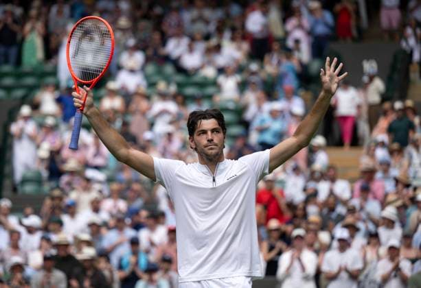 Day Two: The Championships - Wimbledon 2025 LONDON, ENGLAND - JULY 1: Taylor Fritz of United States celebrates to the crowd following his victory against Giovanni Mpetshi Perricard of France in the Gentlemen s first round match on day two of The Championships Wimbledon 2025 at All England Lawn Tennis and Croquet Club on July 1, 2025 in London, England. Taylor Fritz London All England Lawn Tennis and Croq England United Kingdom Copyright: xVisionhausx 776301250