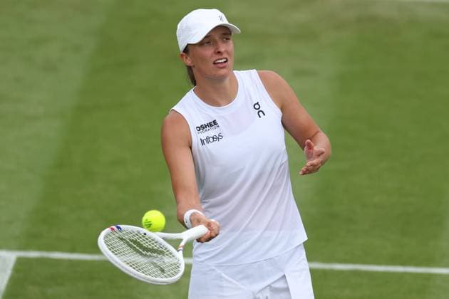 TENIS WIMBLEDON 2025 LONDYN 010725 N Z IGA SWIATEK PO MECZU PIERWSZEJ RUNDY MARCIN CHOLEWINSKI NEWSPIX.PL TENNIS WIMBLEDON 2025 LONDON 01072025 IGA SWIATEK OF POLAND AFTER THE MATCH IN THE FIRST ROUND NEWSPIX.PL --- newspix.pl 