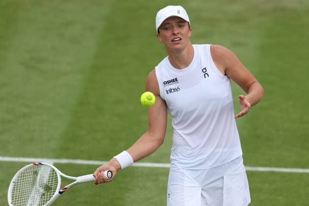 TENIS WIMBLEDON 2025 LONDYN 010725 N Z IGA SWIATEK PO MECZU PIERWSZEJ RUNDY MARCIN CHOLEWINSKI NEWSPIX.PL TENNIS WIMBLEDON 2025 LONDON 01072025 IGA SWIATEK OF POLAND AFTER THE MATCH IN THE FIRST ROUND NEWSPIX.PL --- newspix.pl 