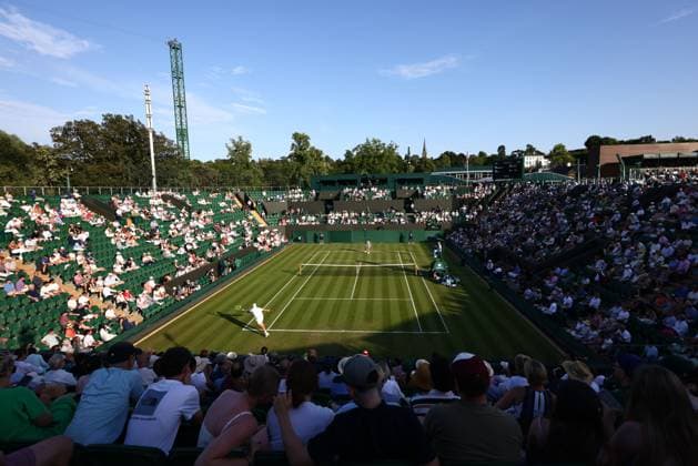 Ben Shelton v Alex Bolt during their first round match Wimbledon Tennis Championships, Day 2, The All England Lawn Tennis and Croquet Club, London, UK - 01 Jul 2025London The All England Lawn Tennis and United Kingdom  Copyright: xJamesxMarsh Shutterstockx 15380418fl