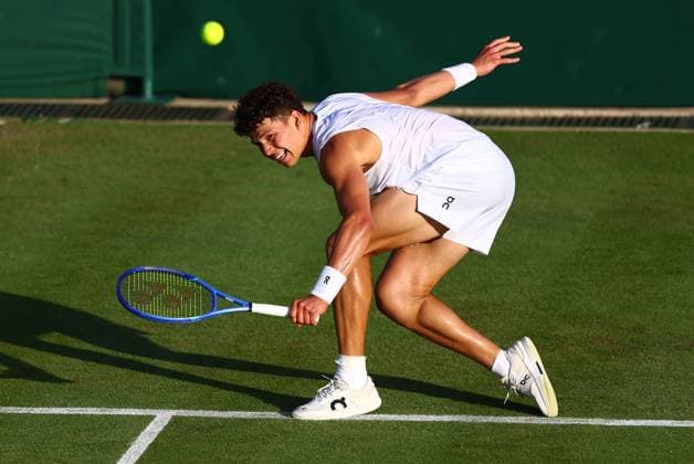 Ben Shelton during this first round match Wimbledon Tennis Championships, Day 2, The All England Lawn Tennis and Croquet Club, London, UK - 01 Jul 2025London The All England Lawn Tennis and United Kingdom  Copyright: xJamesxMarsh Shutterstockx 15380418fy