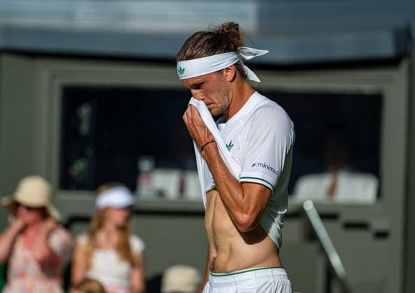 Tennis - Wimbledon Championship 2025 - Day 2 LONDON, ENGLAND - Tuesday, July 1, 2025: Alexander Zverev (GER) during the Gentlemen s Singles 1st Round on Day Two of The Championships Wimbledon 2025 at the All England Lawn Tennis and Croquet Club. (Photo by Kirsten Holst Propaganda) LONDON All England Lawn Tennis and Croquet Club GREATER LONDON ENGLAND  Copyright: xKirstenxHolstx 2025-07-01-115-Wimbledon_Day_2