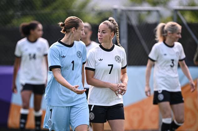 Football International Women Euro 2025 01 07 2025 Photo session, team picture national team Germany goalkeeper Ann Katrin Berger left and Giulia Gwinn right