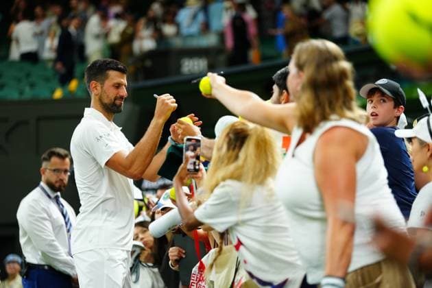 Novak Djokovic signs autographs after winning his first round match against Alexandre Muller Wimbledon Tennis Championships, Day 2, The All England Lawn Tennis and Croquet Club, London, UK - 01 Jul 2025London The All England Lawn Tennis and United Kingdom  Copyright: xJavierxGarcia Shutterstockx 15380417mh
