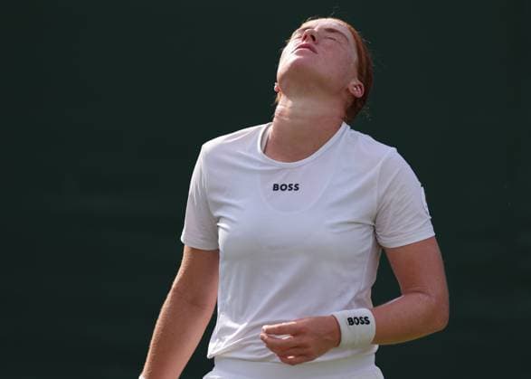 Ella Seidel GER reacts upset, anger, disappointed, disappointment, emotion Ladies Singles, Ladies Singles Tennis Wimbledon 2025 Grand Slam ITF ATP WTA AELTC London Great Britain 1 July 2025 Copyright: xJuergenxHasenkopfx