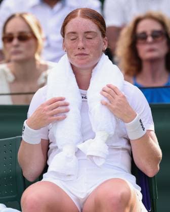 Ella Seidel GER sits on the chair with an ice pack on her shoulder during the break Womens Singles, Ladies Singles Tennis Wimbledon 2025 Grand Slam ITF ATP WTA AELTC London Great Britain 1 July 2025 Copyright: xJuergenxHasenkopfx