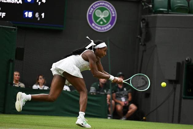 (250702) -- LONDON, July 2, 2025 -- Coco Gauff hits a return during the women s singles first round match between Coco Gauff of the United States and Dayana Yastremska of Ukraine at the Wimbledon Tennis Championships in London, Britain, July 1, 2025. ) (SP)BRITAIN-LONDON-TENNIS-WIMBLEDON-WOMEN S SINGLES ZhaoxDingzhe 