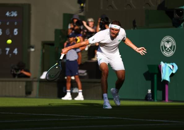 Wimbledon Championships 2025 AELTC, Day Two, London, UK - 01 07 2025 Alexander Zverev (GER) in action during his first round match against Arthur Rinderknech (FRA) in the 2025 Wimbledon Championships London Wimbledon London GBR, UK NEWSPAPERS OUT Copyright: xMarkxGreenwoodx