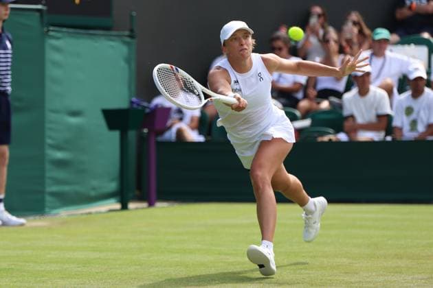 July 2, 2025, London, Celestynow, England: IGA SWIATEK of Poland during the match against P. Kudermetova in the first round of Championships 2025 at Wimbledon AELTC in London. London England - ZUMAc278 20250702_zsp_c278_013 Copyright: xMarcinxCholewinskix