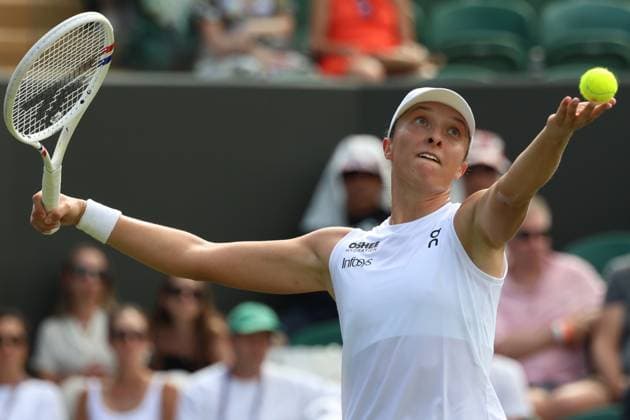 July 2, 2025, London, Celestynow, England: IGA SWIATEK of Poland during the match against P. Kudermetova in the first round of Championships 2025 at Wimbledon AELTC in London. London England - ZUMAc278 20250702_zsp_c278_014 Copyright: xMarcinxCholewinskix