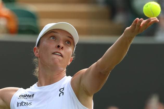 July 2, 2025, London, Celestynow, England: IGA SWIATEK of Poland during the match against P. Kudermetova in the first round of Championships 2025 at Wimbledon AELTC in London. London England - ZUMAc278 20250702_zsp_c278_015 Copyright: xMarcinxCholewinskix