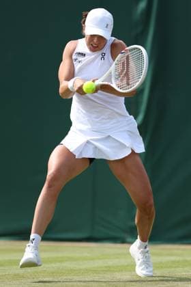 July 2, 2025, London, Celestynow, England: IGA SWIATEK of Poland during the match against P. Kudermetova in the first round of Championships 2025 at Wimbledon AELTC in London. London England - ZUMAc278 20250702_zsp_c278_016 Copyright: xMarcinxCholewinskix