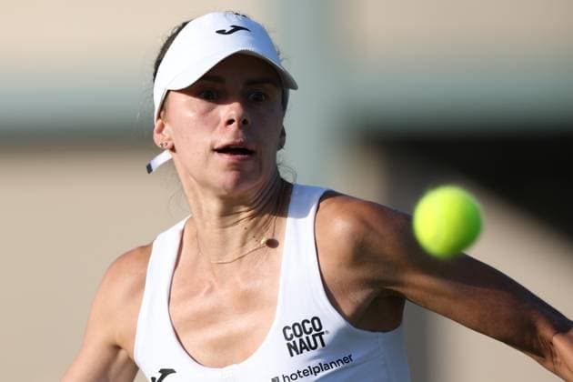 July 2, 2025, London, Celestynow, England: MAGDA LINETTE of Poland during the match against E. Jacquemot of France in the first round of Championships 2025 at Wimbledon AELTC in London. London England - ZUMAc278 20250702_zsp_c278_020 Copyright: xMarcinxCholewinskix