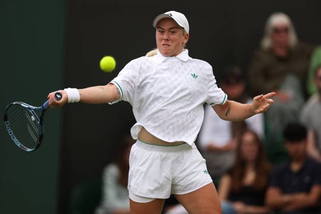 Sonay Kartal during her second round match Wimbledon Tennis Championships, Day 3, The All England Lawn Tennis and Croquet Club, London, UK - 02 Jul 2025London The All England Lawn Tennis and United Kingdom  Copyright: xEllaxLing Shutterstockx 15381943h