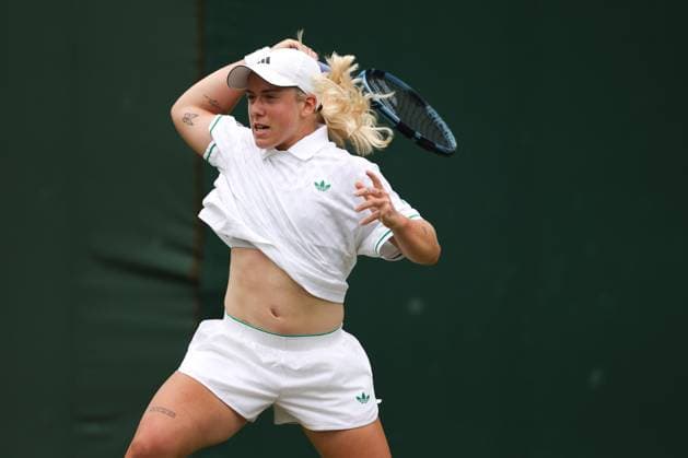 Sonay Kartal during her second round match Wimbledon Tennis Championships, Day 3, The All England Lawn Tennis and Croquet Club, London, UK - 02 Jul 2025London The All England Lawn Tennis and United Kingdom  Copyright: xEllaxLing Shutterstockx 15381943i
