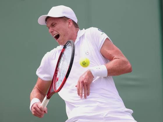 Jenson Brooksby is hit on the arm by a ball, Men s Singles Tennis Wimbledon 2025 Grand Slam ITF ATP WTA AELTC London Great Britain 2 July 2025 Copyright: xJuergenxHasenkopfx