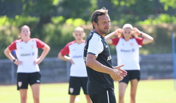 Stuttgart , Football training kick-off VfB Stuttgart women , Coach Heiko Gerber