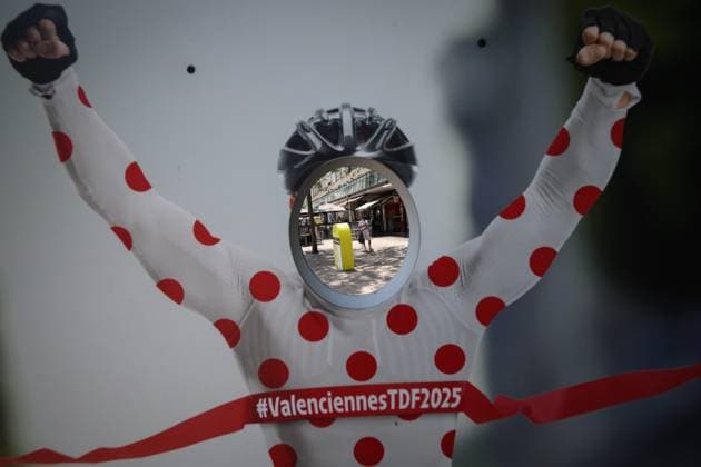 TOUR DE FRANCE 2025 PHOTOPQR VOIX DU NORD PIERRE ROUANET ; 02 07 2025 ; VALENCIENNES, 02 07 2025. L affichage dans le centre ville de Valenciennes avant le depart de la troisieme etape du Tour de France cycliste 2025, Valenciennes-Dunkerque. PHOTO PIERRE ROUANET LA VOIX DU NORD- French cycling race Tour de France 2024 takes place in july 2025 HAUTS DE FRANCE France  Copyright: xPHOTOPQR VOIXxDUxNORD MAXPPPxPIERRExROUANETx 20250702VDN1859 20250702VDN1859