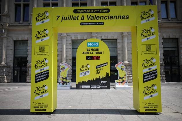TOUR DE FRANCE 2025 PHOTOPQR VOIX DU NORD PIERRE ROUANET ; 02 07 2025 ; VALENCIENNES, 02 07 2025. L affichage dans le centre ville de Valenciennes avant le depart de la troisieme etape du Tour de France cycliste 2025, Valenciennes-Dunkerque. PHOTO PIERRE ROUANET LA VOIX DU NORD- French cycling race Tour de France 2024 takes place in july 2025 HAUTS DE FRANCE France  Copyright: xPHOTOPQR VOIXxDUxNORD MAXPPPxPIERRExROUANETx 20250702VDN1873 20250702VDN1873