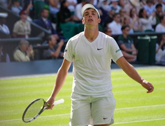 Tennis - 2025 Wimbledon Championships - Men™s Singles - Round Two - Oliver ˜Ollie™ Tarvet v Carlos Alcaraz All England Lawn Tennis & Croquet Club - Wednesday 2nd July 2025 Oliver ˜Ollie™ Tarvet sees the match slipping away 