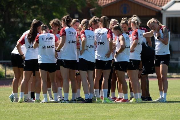 VfB Stuttgart women, team photo, VfB Stuttgart, 2 Womens Bundesliga, public training, season 2025 2026, 02 07 2025, VfB Stuttgart, 2 Womens Bundesliga, public training, season 2025 2026, 02 07 2025, Stuttgart Copyright: xEibner-Pressefoto EdwardxCheungx EP_ECG