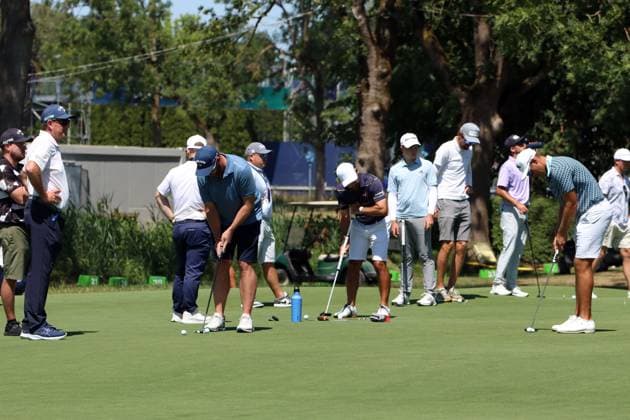BMW International Open, Eichenried, 02 07 2025 Golf, BMW International Open, Eichenried, 02 07 2025, ProAm Tournament Picture of players on the putting green Copyright: xBEAUTIFULxSPORTS NilsxKoepkex