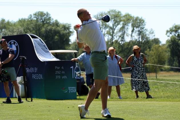 BMW International Open, Eichenried, 02 07 2025 Golf, BMW International Open, Eichenried, 02 07 2025, ProAm Tournament Picture Tim Stützle Ice hockey player teeing off Copyright: xBEAUTIFULxSPORTS NilsxKoepkex