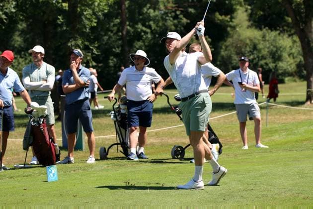BMW International Open, Eichenried, 02 07 2025 Golf, BMW International Open, Eichenried, 02 07 2025, ProAm Tournament Picture Moritz Seider ice hockey player watched by Luke Donald professional golfer, 3 from left , Gareth Bale former soccer player, 2 from left Copyright: xBEAUTIFULxSPORTS NilsxKoepkex
