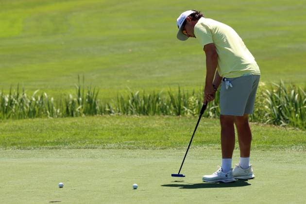 BMW International Open, Eichenried, 02 07 2025 Golf, BMW International Open, Eichenried, 02 07 2025, ProAm Tournament Picture last years winner Ewen Ferguson putting Copyright: xBEAUTIFULxSPORTS NilsxKoepkex