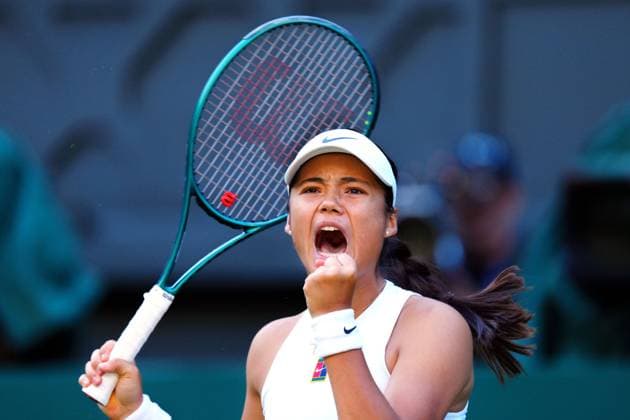 Emma Raducanu celebrates during her second round match Wimbledon Tennis Championships, Day 3, The All England Lawn Tennis and Croquet Club, London, UK - 02 Jul 2025London The All England Lawn Tennis and United Kingdom  Copyright: xJavierxGarcia Shutterstockx 15381941hj