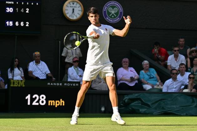 Wimbledon Tennis Championships - Day 3 LONDON, UNITED KINGDOM - JULY 02: Carlos Alcaraz of Spain plays in the Men’s singles second round match against Oliver Tarvet of Great Britain (not seen) during day three of The Championships Wimbledon 2025 at All England Lawn Tennis and Croquet Club in London, United Kingdom, on July 02, 2025. Ray Tang Anadolu London United Kingdom. Editorial use only. Please get in touch for any other usage.  Copyright: x2025xAnadoluxRayxTangx