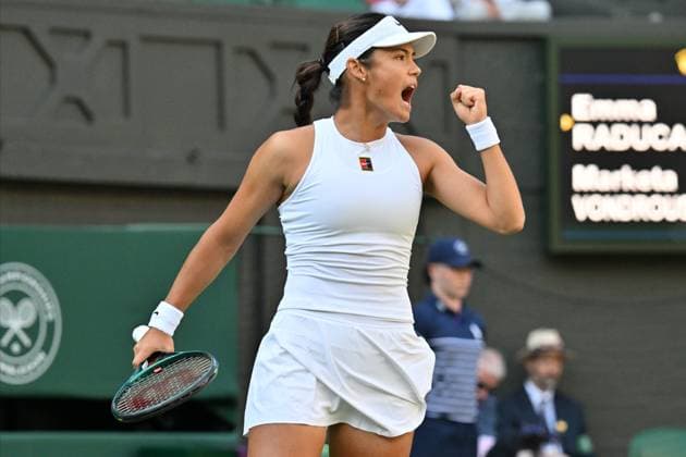 Wimbledon Tennis Championships - Day 3 LONDON, UNITED KINGDOM - JULY 02: Emma Raducanu of Great Britian plays in the Ladies singles second round match against Marketa Vondrousova of the Czech Republic (not seen) during day three of The Championships Wimbledon 2025 at All England Lawn Tennis and Croquet Club in London, United Kingdom, on July 02, 2025. Ray Tang Anadolu London United Kingdom. Editorial use only. Please get in touch for any other usage.  Copyright: x2025xAnadoluxRayxTangx