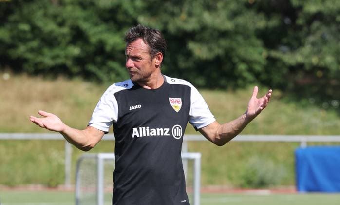 Stuttgart , Football training kick-off VfB Stuttgart women , Coach Heiko Gerber