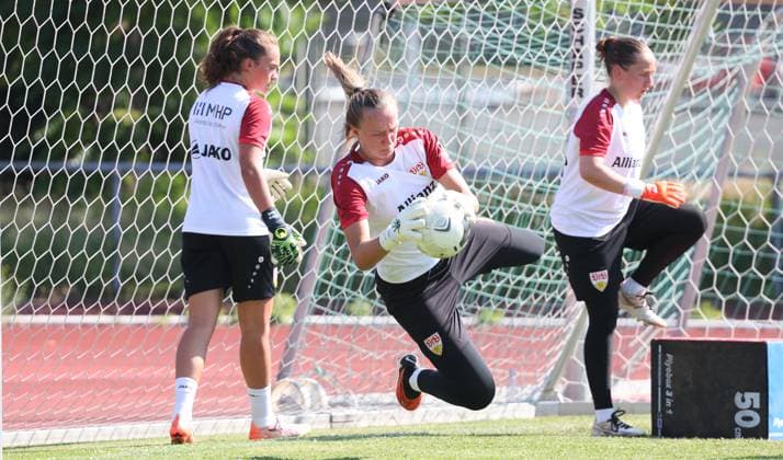 Stuttgart , Soccer training kick-off VfB Stuttgart women , from left Kiara Beck Eve Boettcher Pia Hein